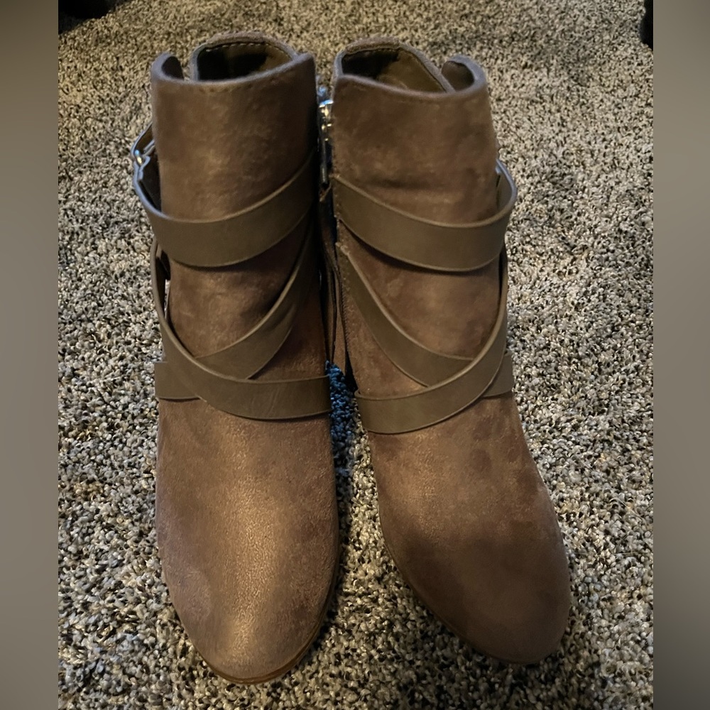 R2 boots. #2